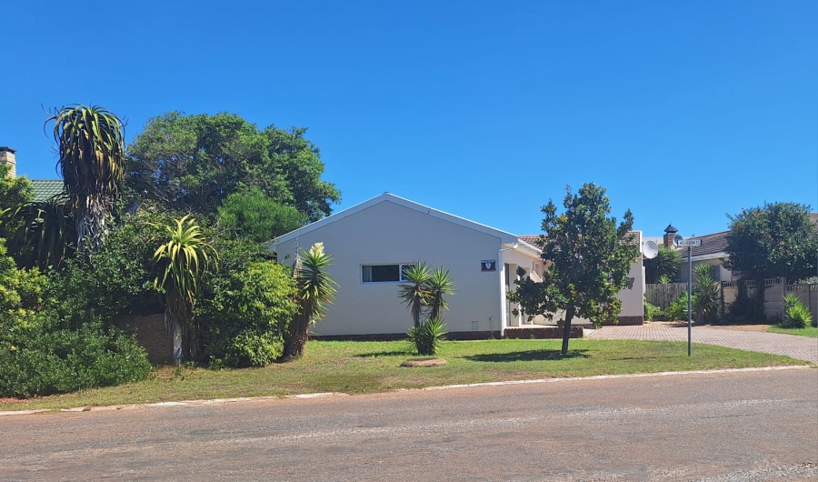 3 Bedroom Property for Sale in Stilbaai Wes Western Cape